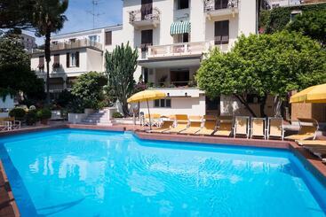 اقامتگاه Coccodrillo Hotel & Apartments