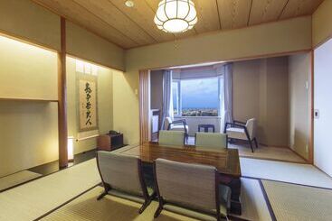 Doubletree By Hilton Hotel Naha Shuri Castle