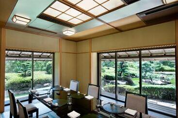 هتل Ana Crowne Plaza Hiroshima, An Ihg