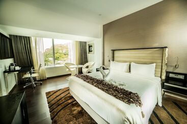 Clarion Hotel President