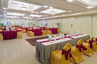 هتل Clarks Avadh