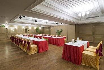 هتل Clarks Avadh