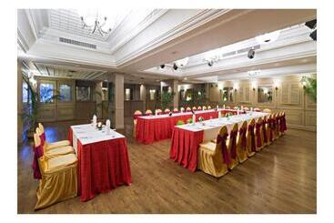 هتل Clarks Avadh