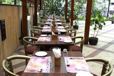 Fariyas Hotel Mumbai , Colaba