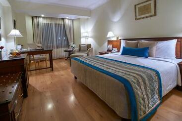 هتل Jaypee Vasant Continental