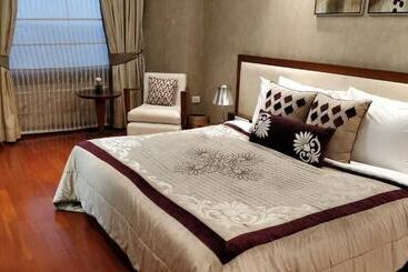 هتل Jaypee Vasant Continental