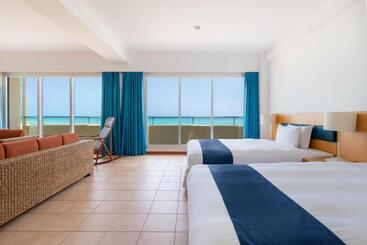 هتل En Resort Kumejima Eef Beach