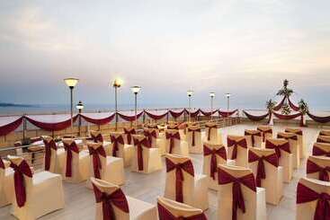 ホテル Ramada Plaza By Wyndham Palm Grove