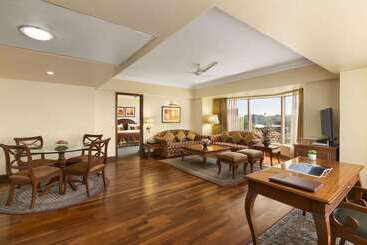 ホテル Ramada Plaza By Wyndham Palm Grove