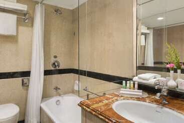 ホテル Ramada Plaza By Wyndham Palm Grove