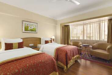 هتل Ramada Plaza By Wyndham Palm Grove