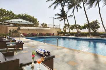 ホテル Ramada Plaza By Wyndham Palm Grove