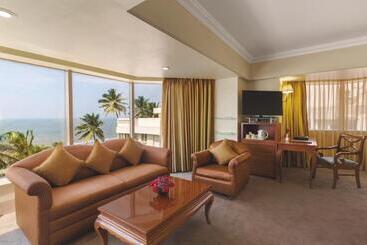 هتل Ramada Plaza By Wyndham Palm Grove