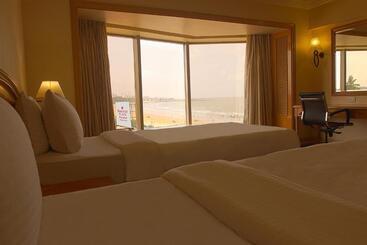 ホテル Ramada Plaza By Wyndham Palm Grove