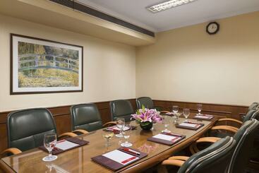 هتل Ramada Plaza By Wyndham Palm Grove