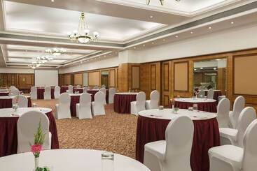 ホテル Ramada Plaza By Wyndham Palm Grove