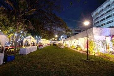 هتل Southern Star Mysore