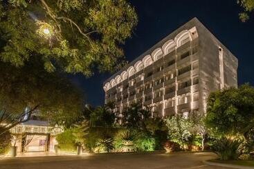 هتل Southern Star Mysore