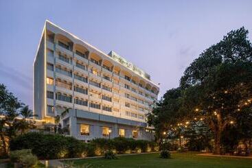 هتل Southern Star Mysore