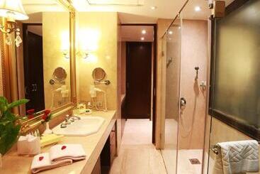 هتل The Ashok, New Delhi
