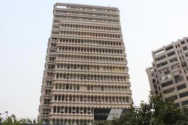 هتل The Hans, New Delhi