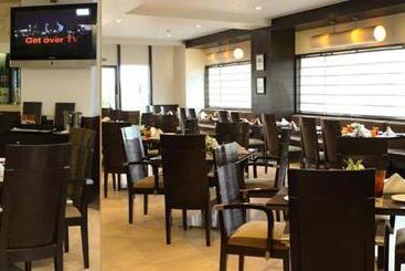 هتل The Hans, New Delhi
