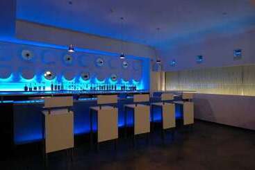 هتل The Hans, New Delhi