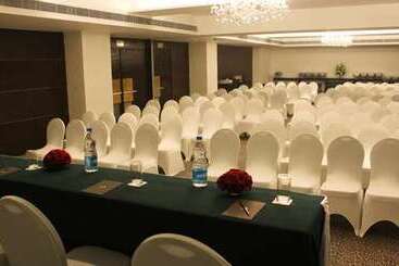 هتل The Hans, New Delhi