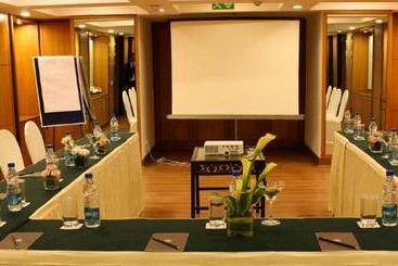 هتل The Hans, New Delhi