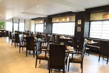 هتل The Hans, New Delhi