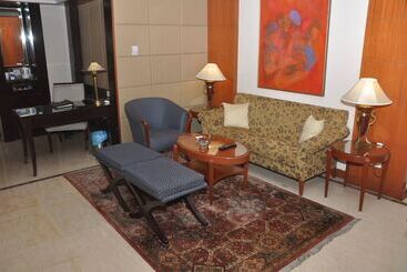 هتل The Hans, New Delhi