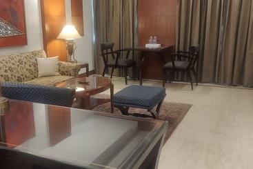 هتل The Hans, New Delhi