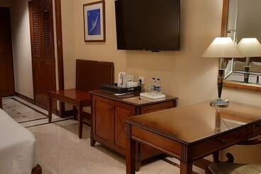 هتل The Hans, New Delhi