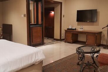 هتل The Hans, New Delhi