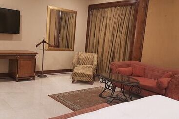 هتل The Hans, New Delhi
