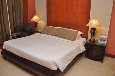 هتل The Hans, New Delhi