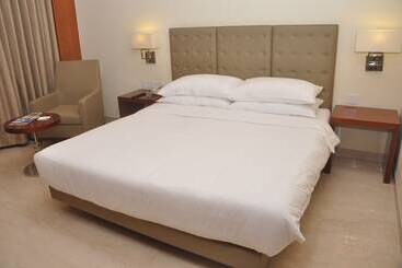 هتل The Hans, New Delhi