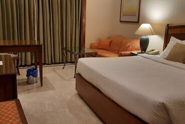هتل The Hans, New Delhi