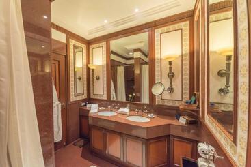 酒店 The Oberoi Grand Kolkata