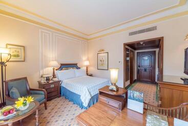 酒店 The Oberoi Grand Kolkata
