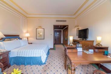 هتل The Oberoi Grand Kolkata