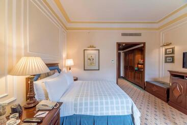هتل The Oberoi Grand Kolkata