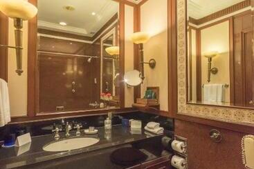 هتل The Oberoi Grand Kolkata
