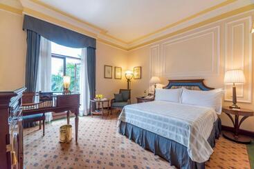 هتل The Oberoi Grand Kolkata