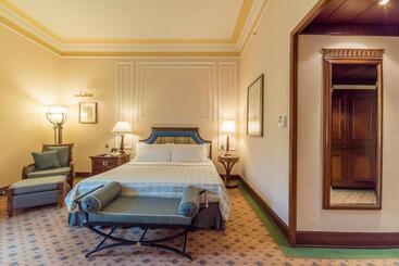 هتل The Oberoi Grand Kolkata