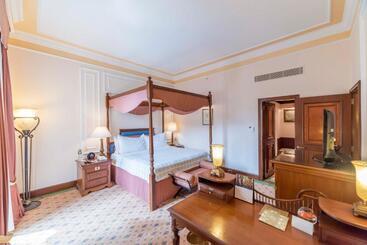 هتل The Oberoi Grand Kolkata