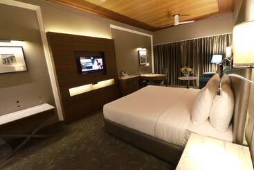 فندق The Piccadily  Chandigarh