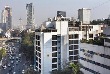 The Shalimar Hotel, Kemps Corner