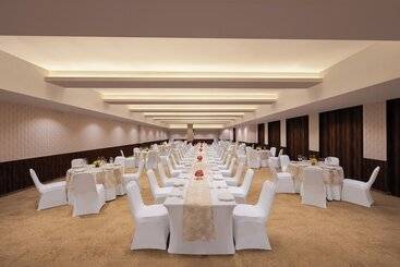 V Sarovar Portico Mi Road Jaipur - Jaipur