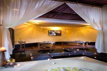 استراحتگاه Kupu Kupu Barong Villas And Tree Spa By L’occitane